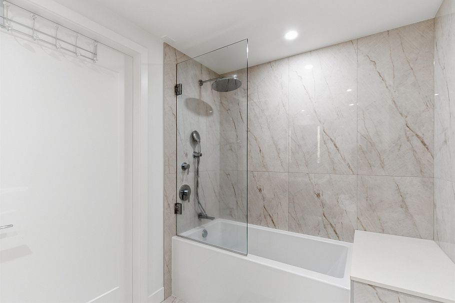 410 135 E 13th Street North Vancouver, BC - 14