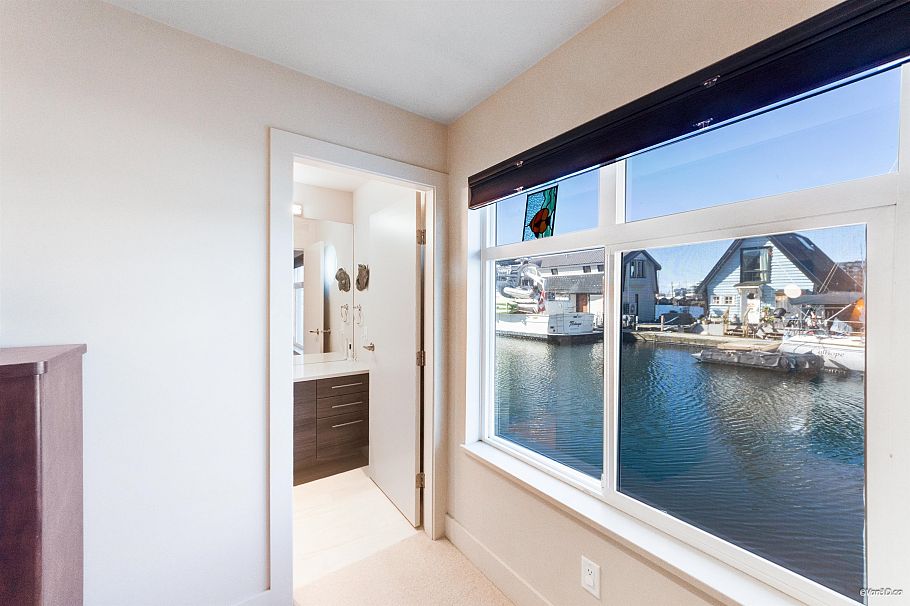 29 415 Esplanade Avenue North Vancouver, BC - 31