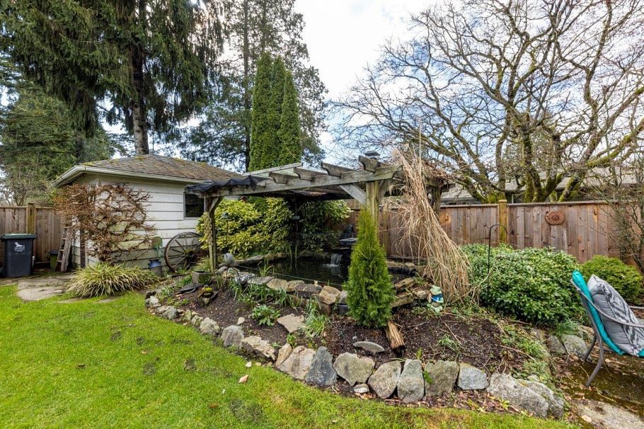 2693 Poplynn Drive North Vancouver, BC - 36