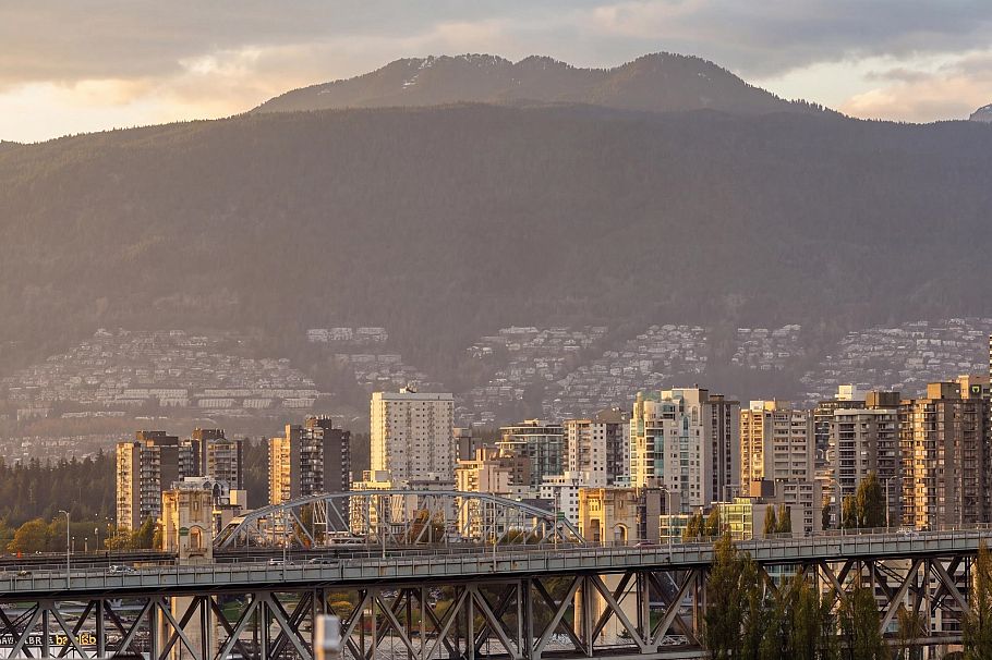 1229 W 8th Avenue Vancouver, BC - 15