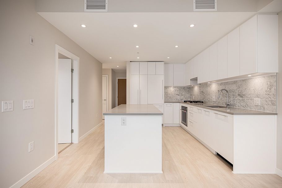 414 110 E 17th Street North Vancouver, BC - 13