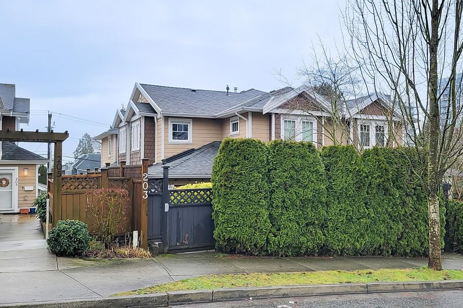 203 E 18th Street North Vancouver, BC - 29