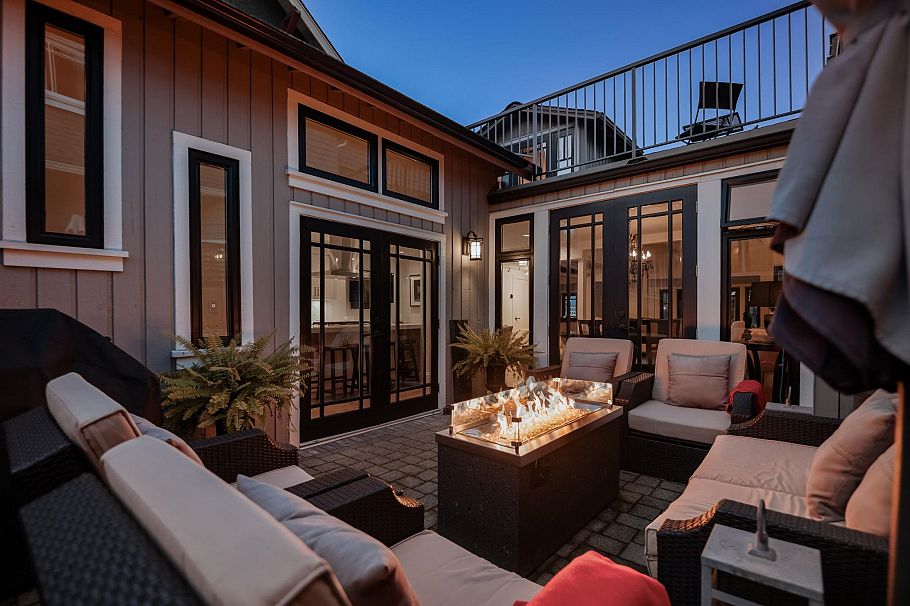 3814 W 11 Avenue Vancouver, BC - 1