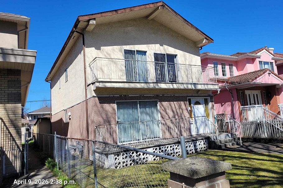 2119 E 47th Avenue Vancouver, BC - 1