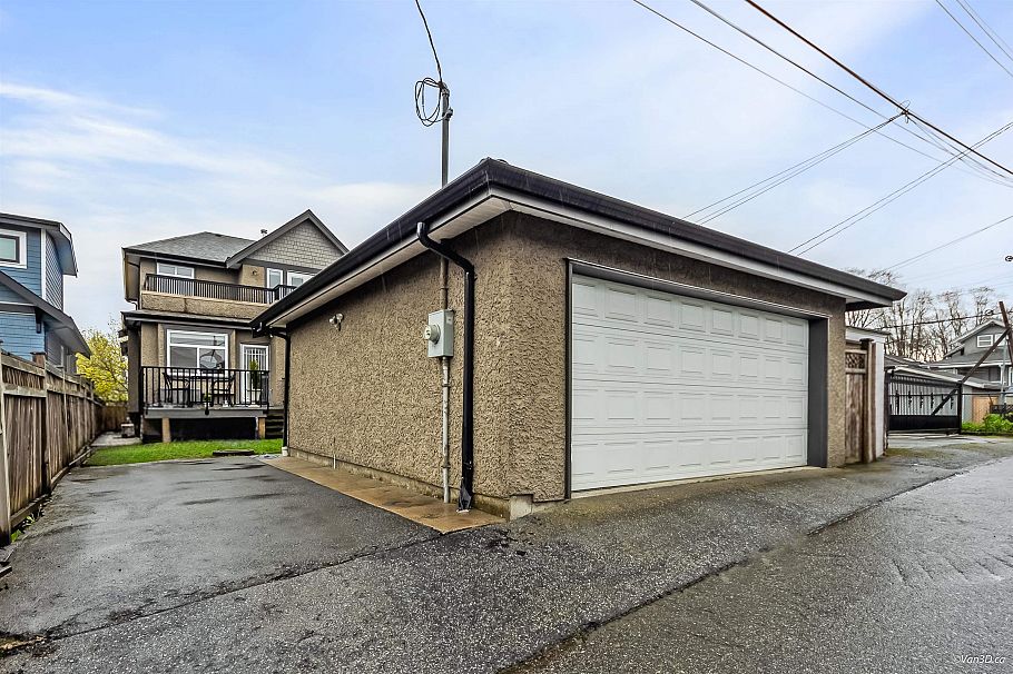 2457 E 3rd Avenue Vancouver, BC - 30