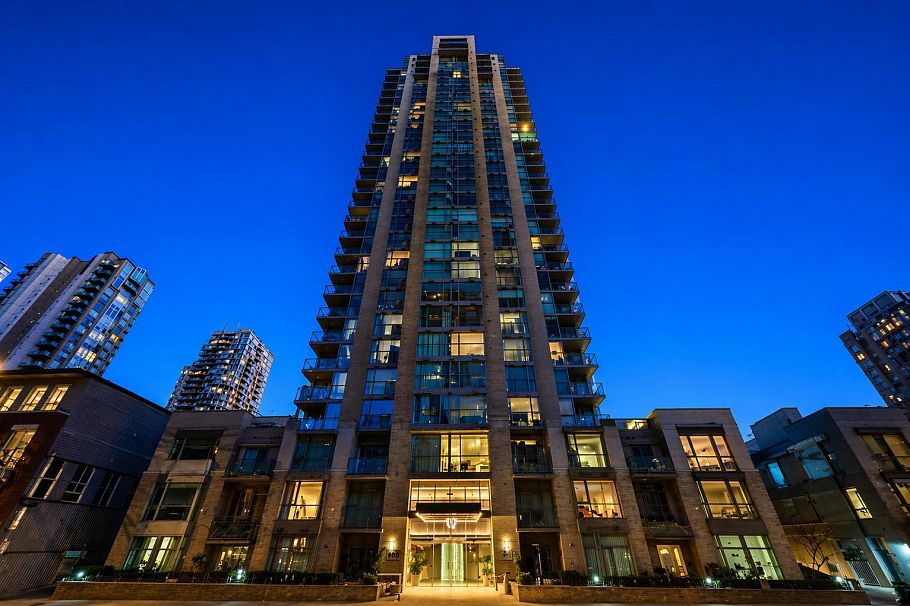1805 928 Richards Street Vancouver, BC - 1