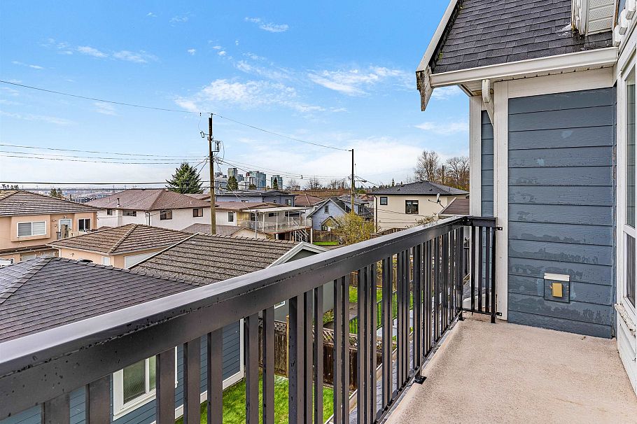 66 E 57th Avenue Vancouver, BC - 16
