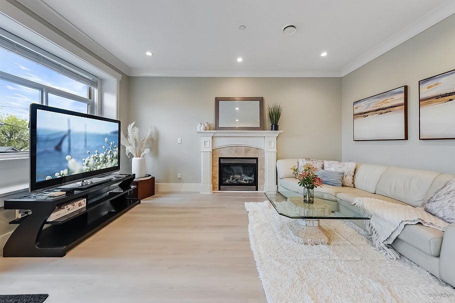 2457 E 3rd Avenue Vancouver, BC - 7