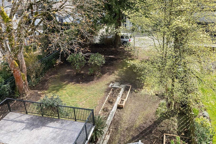 753 E 9th Street North Vancouver, BC - 19