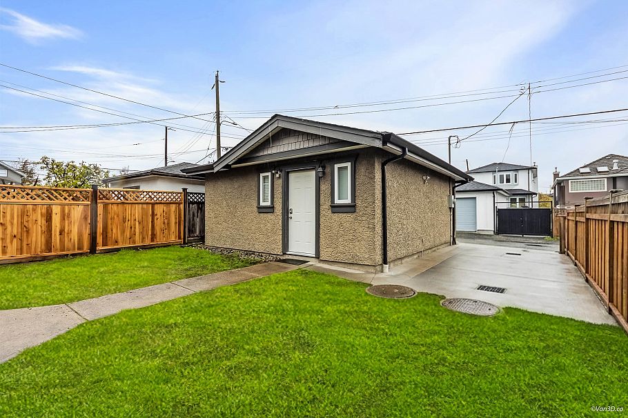 2457 E 3rd Avenue Vancouver, BC - 31