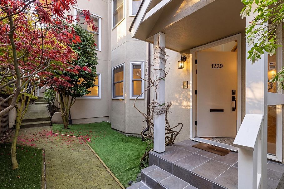 1229 W 8th Avenue Vancouver, BC - 3