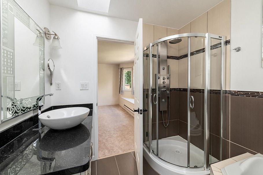 2111 Philip Avenue North Vancouver, BC - 22