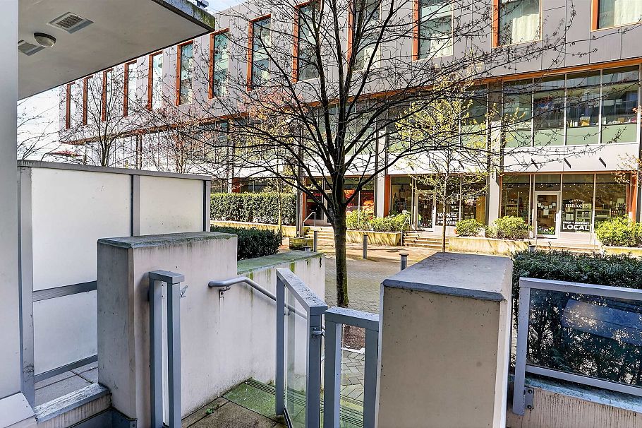 110 175 Victory Ship Way North Vancouver, BC - 25