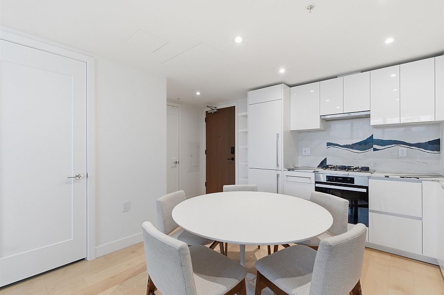 410 135 E 13th Street North Vancouver, BC - 8