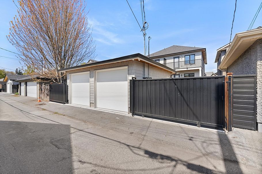 2848 W 23rd Avenue Vancouver, BC - 40