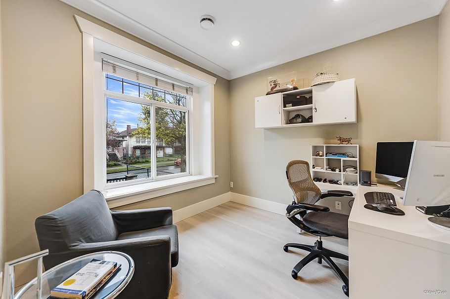 2457 E 3rd Avenue Vancouver, BC - 5