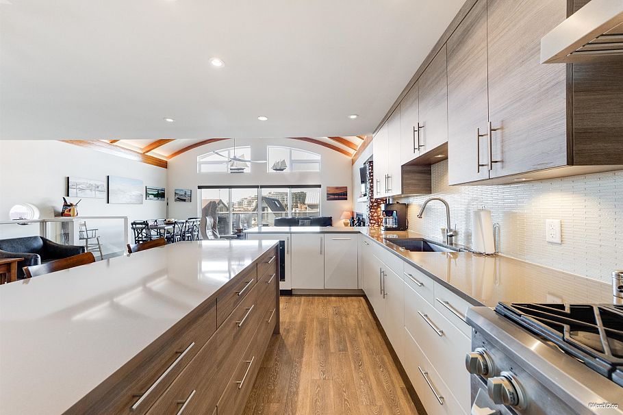 29 415 Esplanade Avenue North Vancouver, BC - 17