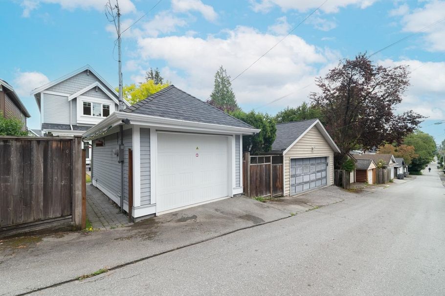3288 W 32nd Avenue Vancouver, BC - 35
