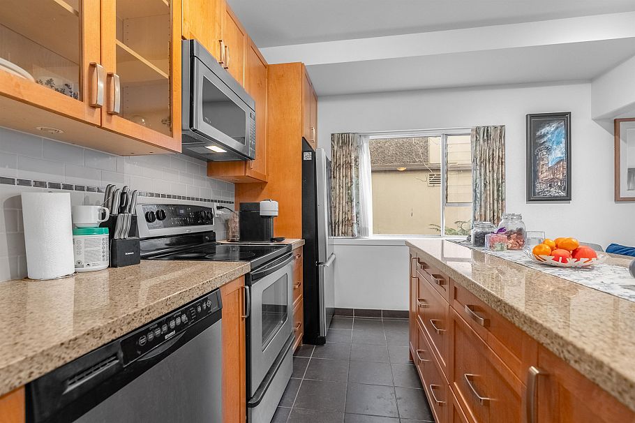 2 1879 Barclay Street Vancouver, BC - 8