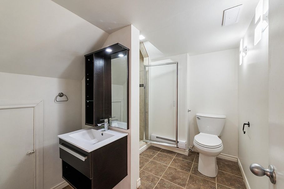 2111 Philip Avenue North Vancouver, BC - 29