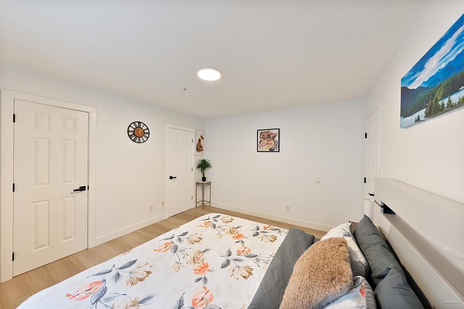 707 E 63rd Avenue Vancouver, BC - 33