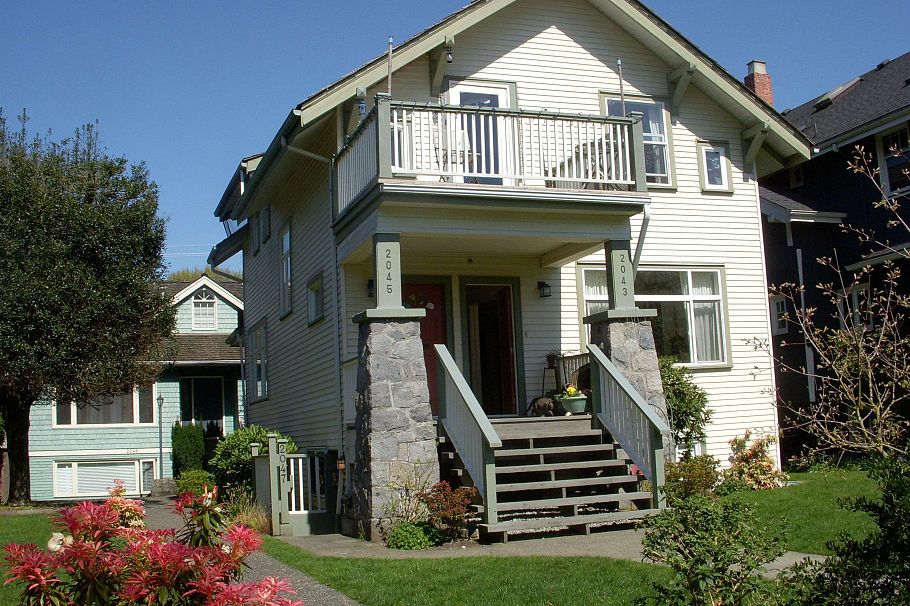 2047 W 14th Avenue Vancouver, BC - 1