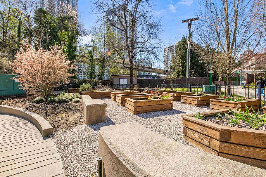 1 3728 Thurston Street Burnaby, BC - 17