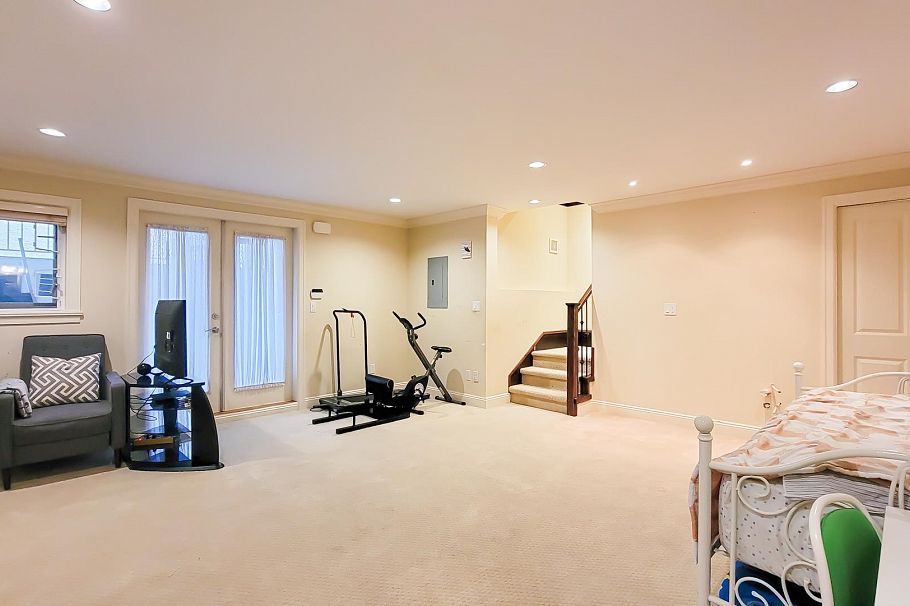 203 E 18th Street North Vancouver, BC - 22