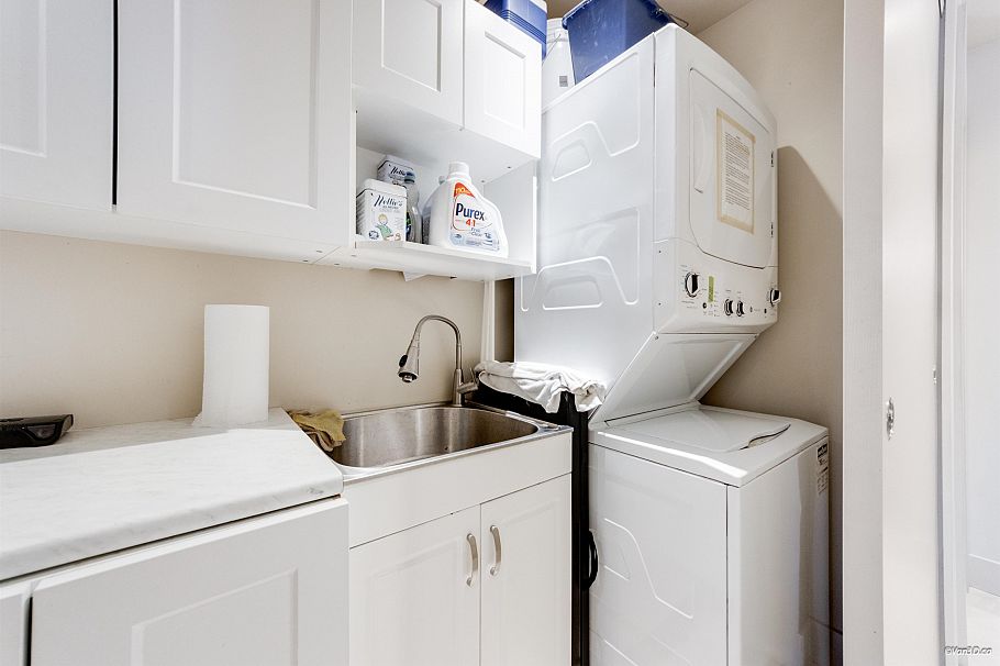 29 415 Esplanade Avenue North Vancouver, BC - 29