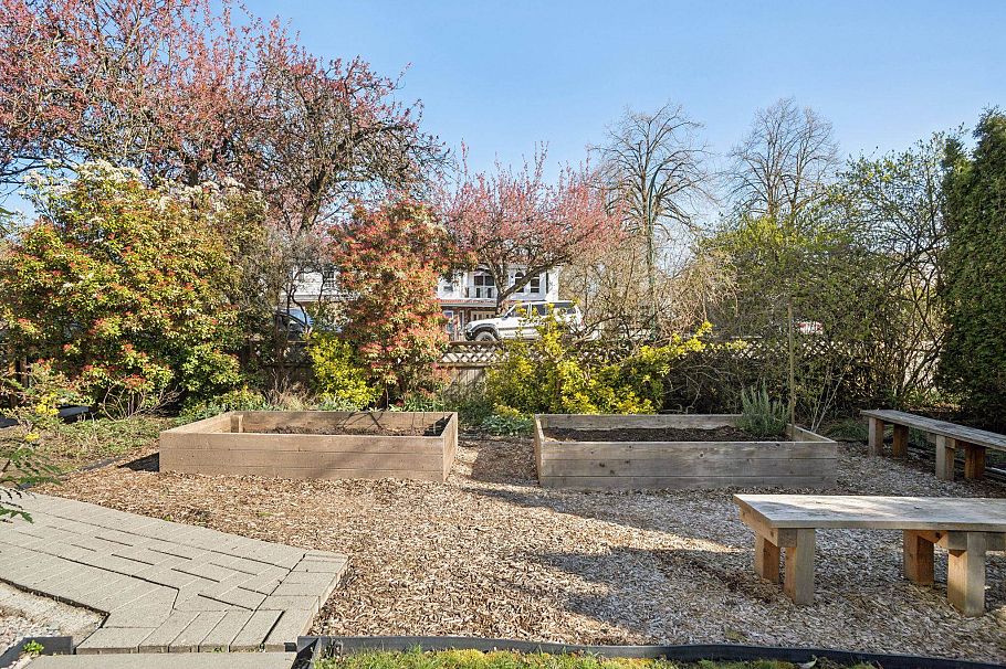 494 E 18th Avenue Vancouver, BC - 40