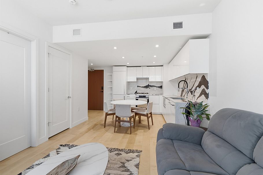 410 135 E 13th Street North Vancouver, BC - 5