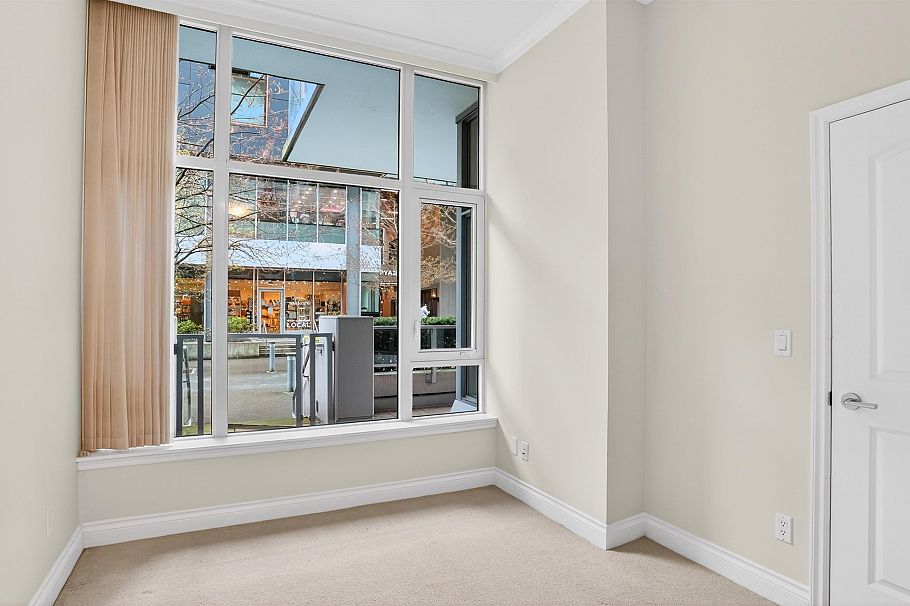 110 175 Victory Ship Way North Vancouver, BC - 12