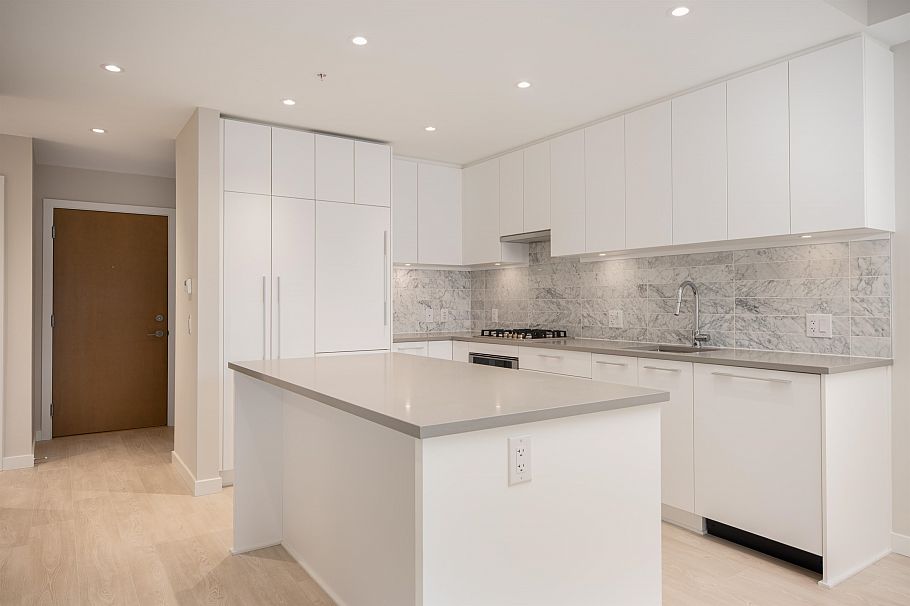 414 110 E 17th Street North Vancouver, BC - 10