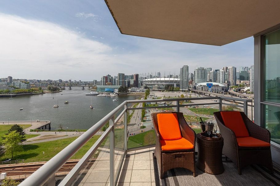 1305 120 Milross Avenue Vancouver, BC - 1