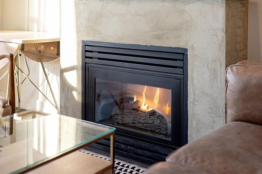 805 22 E Cordova Street Vancouver, BC - 4