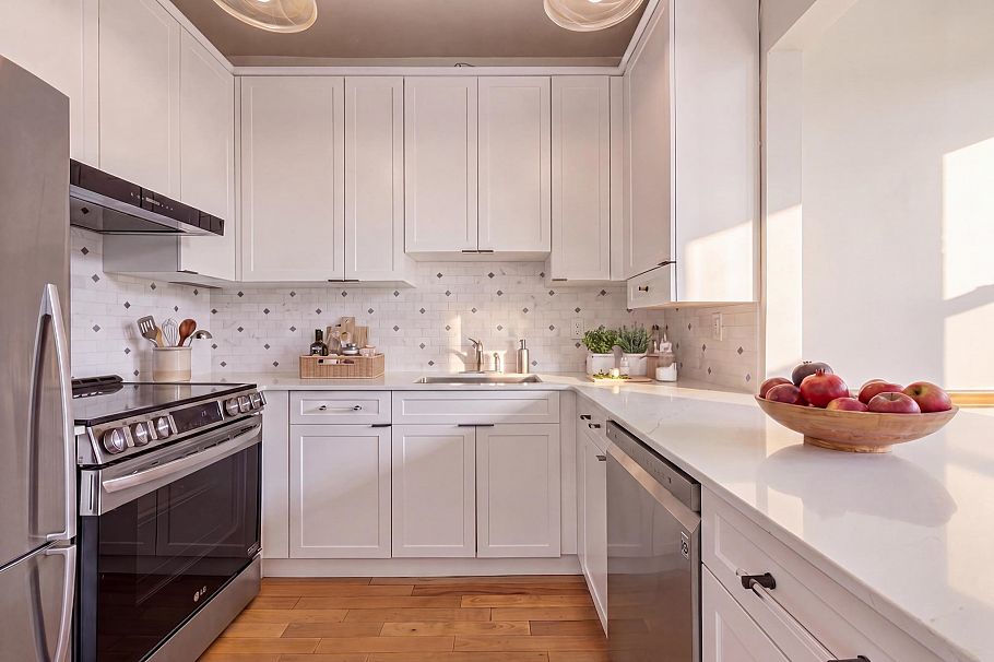 1229 W 8th Avenue Vancouver, BC - 9