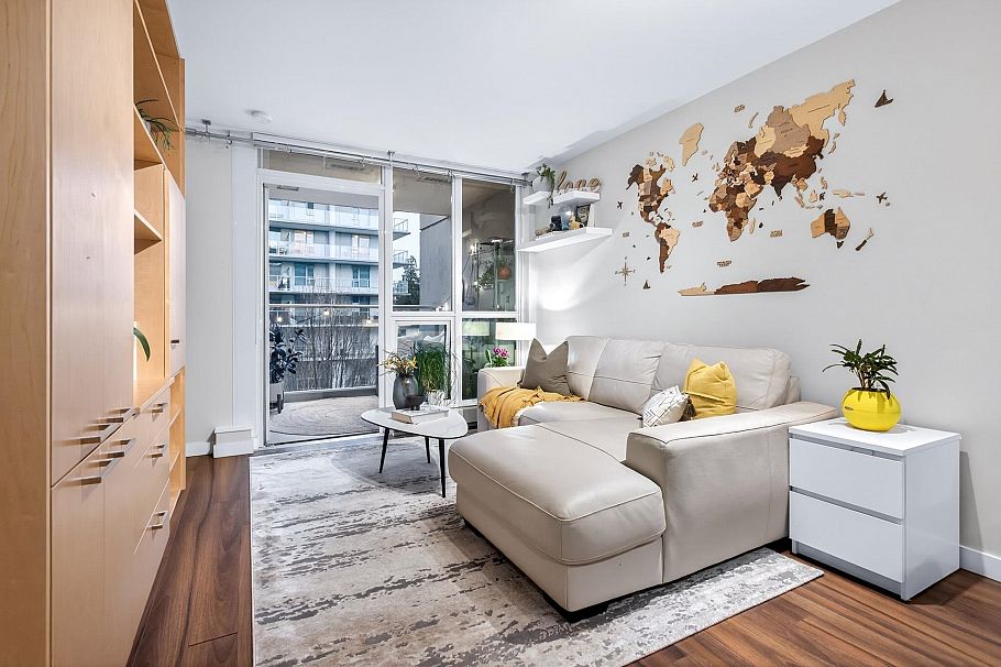 413 135 E 17 Street North Vancouver, BC - 3