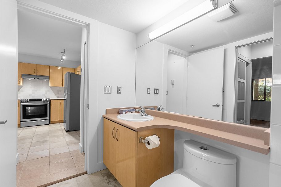 203 305 Lonsdale Avenue North Vancouver, BC - 23