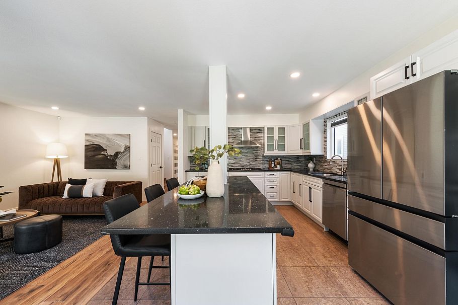 2111 Philip Avenue North Vancouver, BC - 12