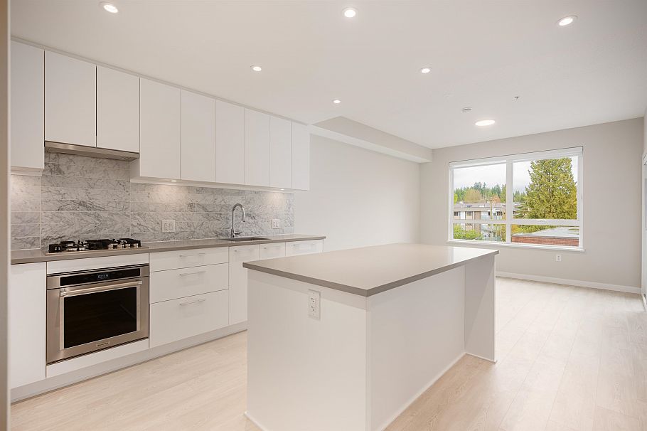 414 110 E 17th Street North Vancouver, BC - 11