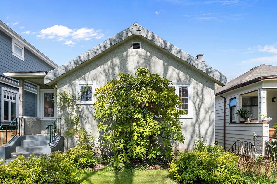 85 W 21st Avenue Vancouver, BC - 1