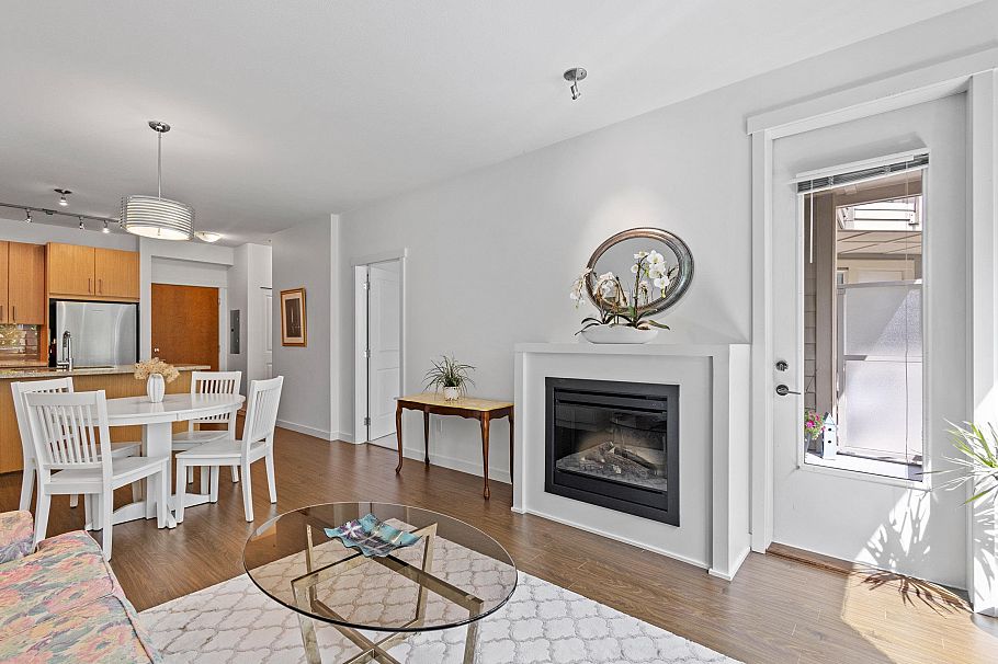 227 119 W 22nd Street North Vancouver, BC - 3