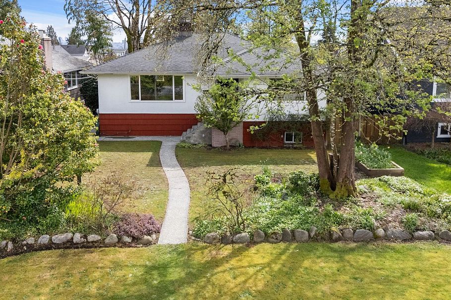 753 E 9th Street North Vancouver, BC - 2