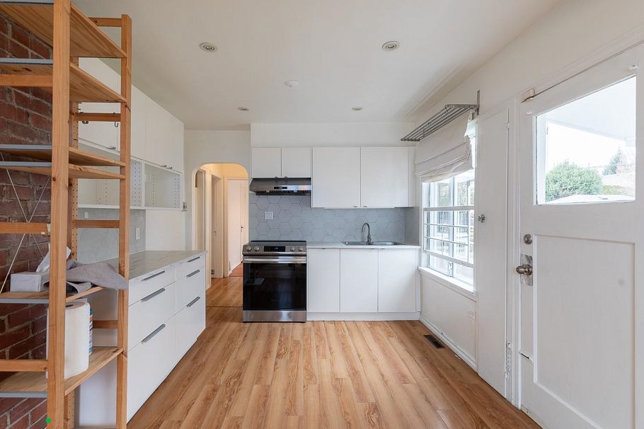 21 E 41st Avenue Vancouver, BC - 17