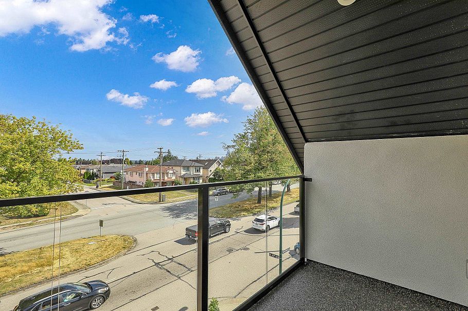 1 3695 E 26 Avenue Vancouver, BC - 30