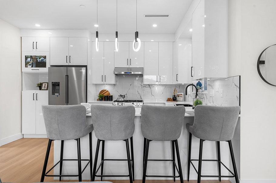 279 E 48th Avenue Vancouver, BC - 10