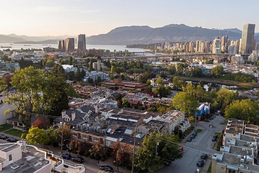 1229 W 8th Avenue Vancouver, BC - 32