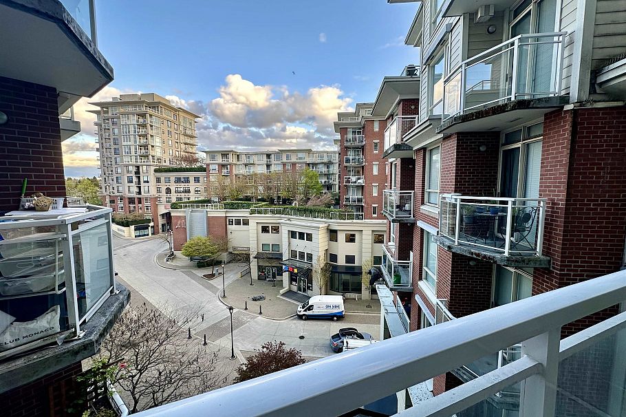 516 4028 Knight Street Vancouver, BC - 1