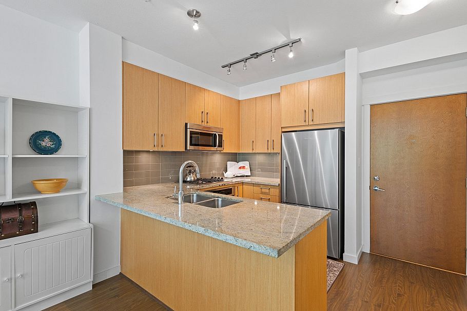 227 119 W 22nd Street North Vancouver, BC - 6