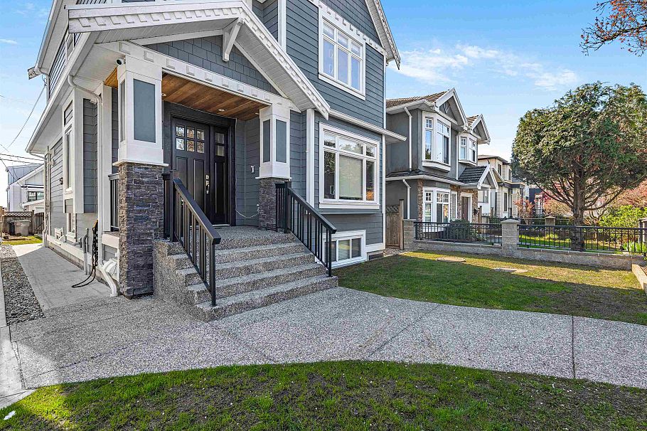 66 E 57th Avenue Vancouver, BC - 2